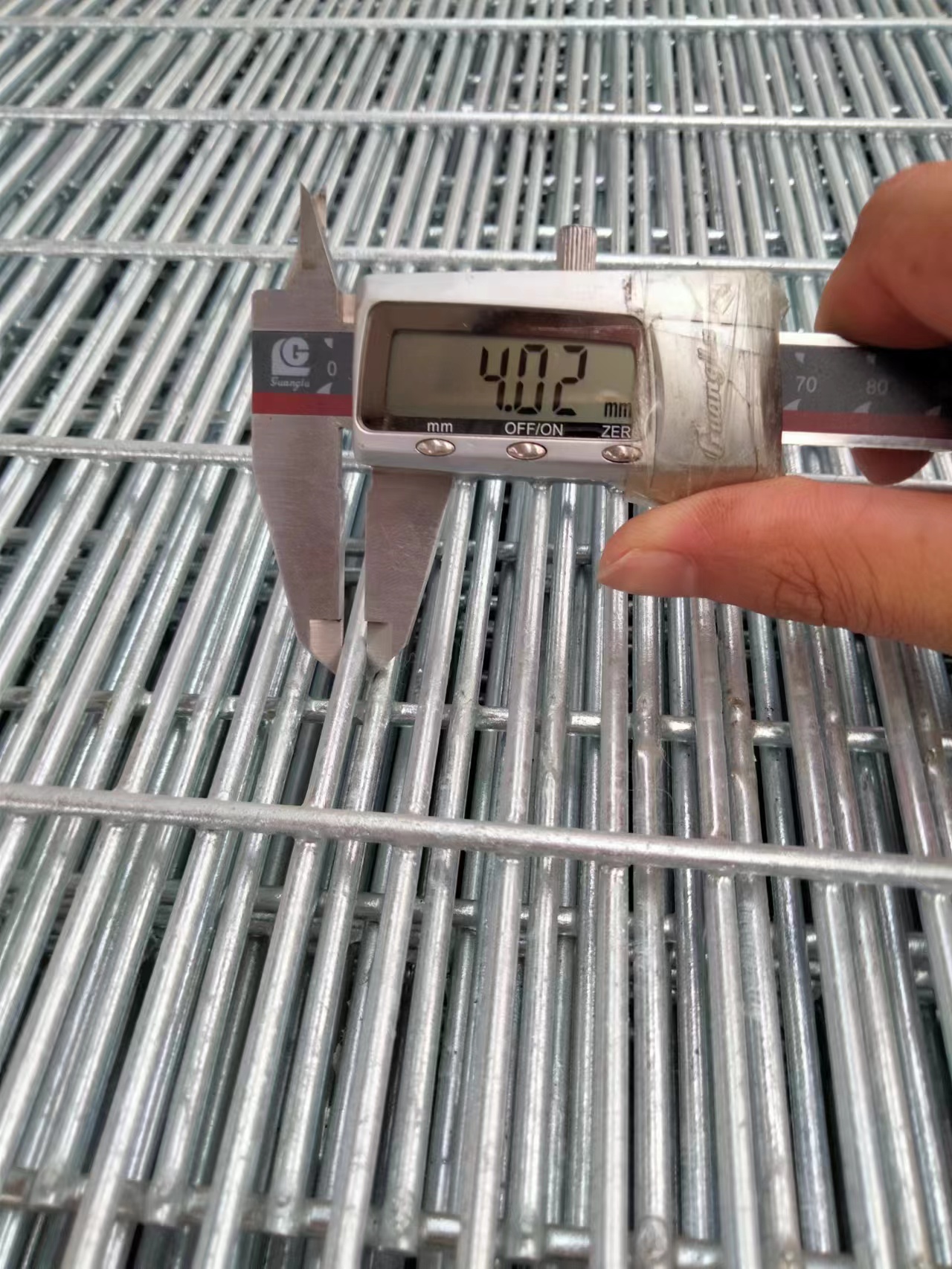 последние новости компании о Высококачественная 358 цена панели разделительной стены сетки тюрьмы 358 загородки  0