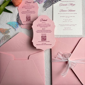 Tarjetas <span class=keywords><strong>de</strong></span> Invitación <span class=keywords><strong>de</strong></span> Boda Rosadas Personalizadas con Sobres, Cinta Elegante y Monograma en Relieve, Tarjetas <span class=keywords><strong>de</strong></span> RSVP Personalizadas Incluidas - Product Image 1