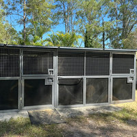 Écurie équestre extérieure avec portes de box pour chevaux, panneaux d'écurie à vendre