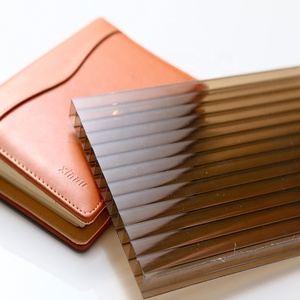 Feuille de <span class=keywords><strong>polycarbonate</strong></span> à double paroi en PC de 4 mm d'épaisseur, de couleur, découpée sur mesure en usine - Product Image 2