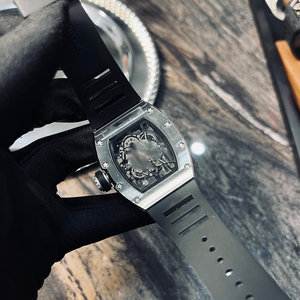 Reloj Mecánico de Lujo de Alta Calidad con Diamantes Completos y Piezas Hechas a Mano con Morganita, Disponible para Envío Inmediato - Product Image 5