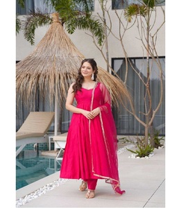 Ensemble Kurti Anarkali en soie romaine pour femmes, robe traditionnelle indienne, adapté aux mariages, aux festivals et aux occasions spéciales - Product Image 3