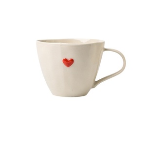 Mug en porcelaine personnalisé, design tendance et créatif, en forme de cœur, avec relief martelé sous glaçure, à large ouverture, réutilisable, compatible lave-vaisselle, pour cadeaux promotionnels - Product Image 5