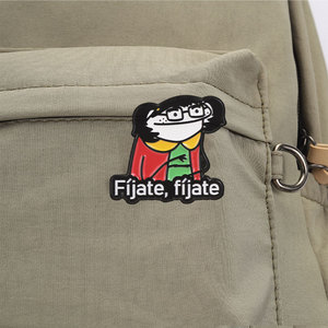 Dos estilos de broche de esmalte con personaje de dibujos animados latino, divertido, con diseño de eslogan local español, figura simple dibujada a mano, para decoración de mochila - Product Image 5