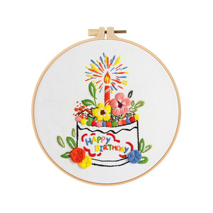 Nouveau kit de broderie DIY en coton fait main Joyeux <span class=keywords><strong>Anniversaire</strong></span>, motif gâteau, bougies et feux <span class=keywords><strong>d</strong></span>'artifice, pour <span class=keywords><strong>d</strong></span>écoration murale, de table, de fête à domicile et cadeau - Product Image 5