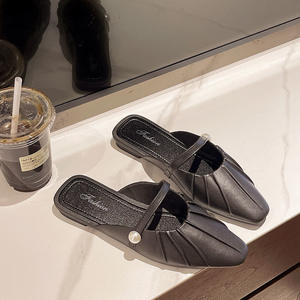 Zapatos de playa de suela blanda, versátiles y a la moda, para usar con pantuflas planas informales para mujer. - Product Image 3