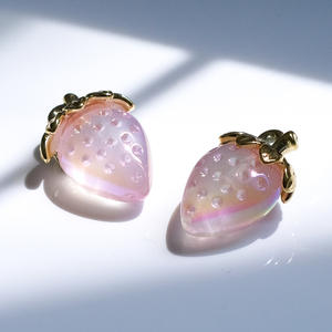 Nuevo Dije de Fresa Acrílico 3D con Hoja Dorada, 2.3*3.2cm, Dijes de Fruta para Hacer Joyería DIY, para Collar, Pulsera, Llavero - Product Image 5