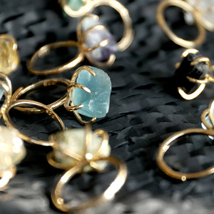 Europeu Americano Vintage Pedra Natural Seis Garra Anel De Cristal Aberto-Dedo Design com Chapeamento De Ouro Gemstone Anéis para Presentes - Product Image 1