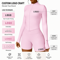 Ensemble de yoga athleisure OEM personnalisé avec logo, comprenant un crop top zippé à manches longues coupe ajustée et un short cycliste taille haute, idéal pour le sport et les loisirs.