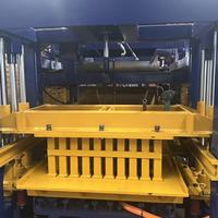 Machine à blocs automatique robuste QT4-15B pour la fabrication de briques creuses en ciment et de blocs de pavé
