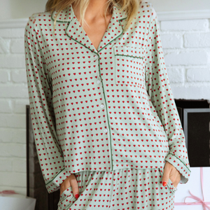 Ensemble de pyjama pour femmes avec imprimé cœur, poches, manches longues, boutons, vêtements de détente en bambou doux, vêtements de nuit, impressions personnalisées, vêtements pour femmes - Product Image 1