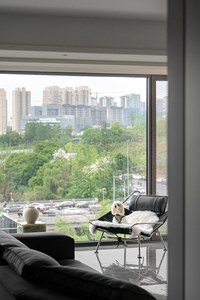 การแสดง3D ภายในที่เรียบง่ายสำหรับบ้านในเมืองที่ทันสมัยรูปแบบที่เรียบง่ายสีที่เป็นกลางสำหรับห้องนอนขนาดกะทัดรัดห้องครัวมืออาชีพ - Product Image 4