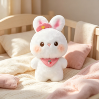 Peluche Lapin Mignon avec Chapeau Cœur Rose et Bavoir Imprimé Cerises, Jouet en Peluche Doux de Dessin Animé, Vente en Gros, Peluche Personnalisée