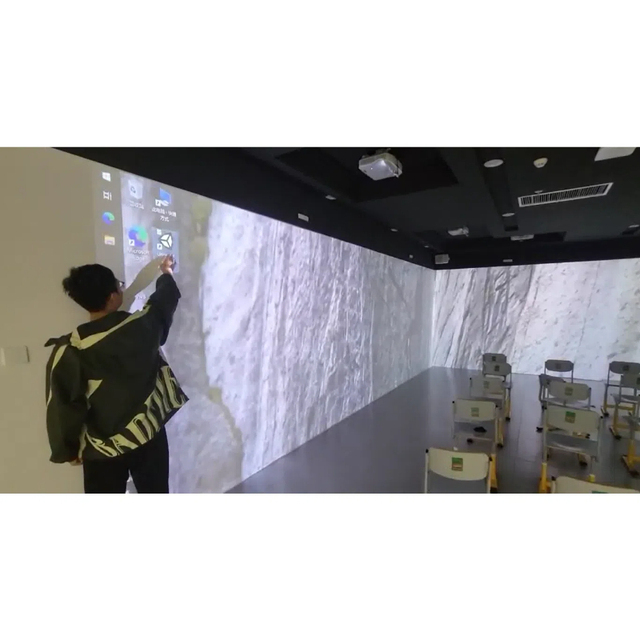 Immersive Experience 3D Interactive Projection Room With Interactive Mapping System 360 Wall Cave Display Touch Device