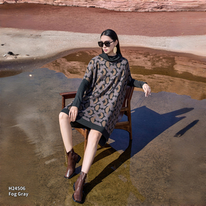 女式羊绒混纺针织连衣裙 月牙形提花图案长袖保暖冬季长裙 - Product Image 1