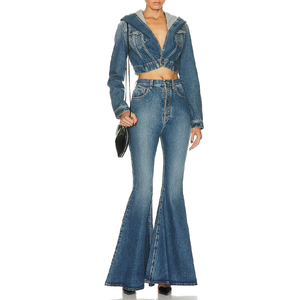 Pantalones de cuero personalizados en forma de bota que se ajustan a la figura y están hechos de material vaquero - Product Image 2