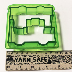 Crown Shaped Mini Truck Sandwich Cutter Green Plastic Kitchen Gadget For Party Use 10x12cm - Product Image 3