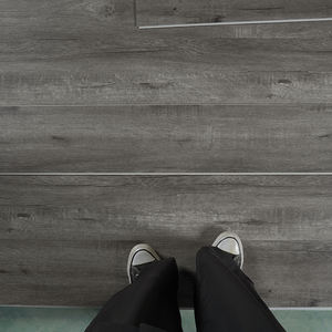 Suelo <span class=keywords><strong>de</strong></span> vinilo <span class=keywords><strong>de</strong></span> lujo <span class=keywords><strong>de</strong></span> diseño moderno impermeable clic SPC fácil mantenimiento antideslizante modelo PVC Material gran relación calidad-precio - Product Image 2