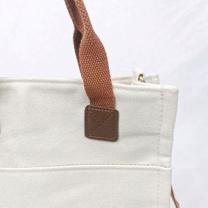 Bolsa de Compras de Lona Resistente con Logotipo Personalizado, Diseño Moderno, Opción de Dos Piezas, Tipo Bandolera, para Mujer - Product Image 3