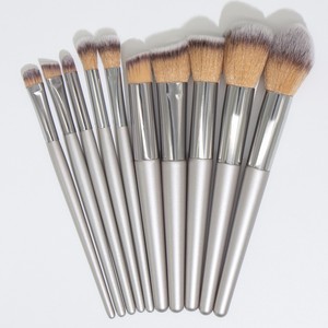 Ensemble de 10/14 pinceaux professionnels multi-usages pour les yeux, avec manche métallique gris sidéral et ferrule argentée, pinceau plat et pinceau eyeliner pour le visage - Product Image 3