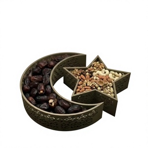 Plateau de service exclusif en métal en forme de croissant et d'étoile avec dattes et noix pour la décoration de table du Ramadan et de l'Aïd, design oriental, fait main. - Product Image 4