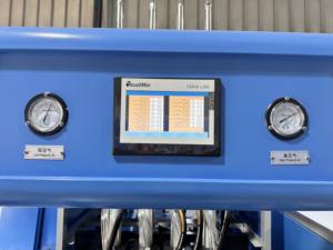 Taizhou 4-Kavitäten Halbautomat ische Sodawasser-Getränke-Haustier blas maschine mit hoher Leistung und SPS-Pumpen motor Motor kern PP - Product Image 2