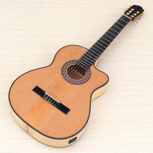 ชุดกีตาร์คลาสสิคไฟฟ้าออลอินวัน ขนาด 39 นิ้ว พร้อม EQ ไม้สปรูซ - Product Image 1