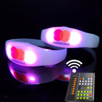 Terima Pesanan Urgent Gelang LED Kontrol Remote 433MHZ atau 2.4G Logo Kustom 2/4 LED RGB Kontrol DMX Silikon Dapat Diprogram