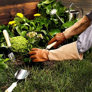 Guantes de piel de cerdo suave para mujer, a prueba de agua, a prueba de espino, Rosa, de manga larga, para jardinería, con flores de trabajo - Product Image 4