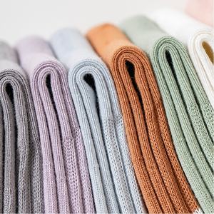 Yili all'ingrosso calze di cotone di alta qualità Yoga Pilates calzini personalizzati calzini bianchi per donne equipaggio di media alta lunghezza - Product Image 6