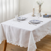 Nappe rectangulaire oblongue en dentelle vintage brodée en tissu avec bordure en macramé Tables blanches Couverture de table à manger
