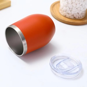 Vasos para vino con tapas, ideales para nuestras noches de Música en el Parque, mantienen el vino frío y son muy convenientes para viajar. - Product Image 2