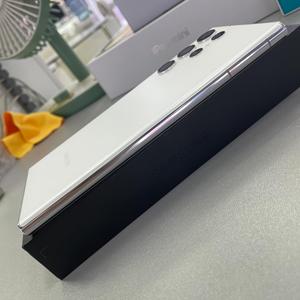 Version Globale Vente en Gros Original Samsung <span class=keywords><strong>S22</strong></span> <span class=keywords><strong>Ultra</strong></span> 5G S908U Téléphone Portable Débloqué <span class=keywords><strong>12</strong></span> Go <span class=keywords><strong>RAM</strong></span> 256 Go/512 Go Smartphone - Product Image 3
