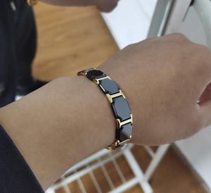 Pulsera magnética de cerámica de estilo clásico para el cuidado de la salud, pulsera de acero inoxidable para hombres a la moda - Product Image 3