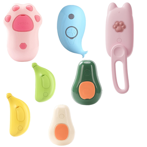 Peine para Gatos y Cepillo para Perros con Rociador de un Solo Clic, Juguete Interactivo para Mascotas, Eliminación de Pelo, Suministros para Gatos y Perros - Product Image 1