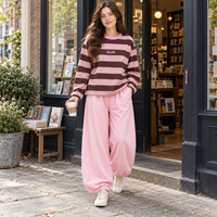 Ensemble de survêtement personnalisé OEM pour femme : Sweat-shirt rayé à col rond et pantalon de jogging rose – Tenue décontractée streetwear – Fabricant sous marque privée