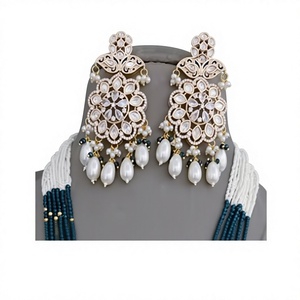 Elegante Juego de Collar Largo y Aretes con Perlas y Moissanita Chapadas en Oro Clásico para Compromiso y Boda para Mujer - Product Image 3