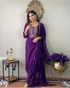 โรงงานขายส่งชุดคุर्ติ 3 ชิ้น ดีไซน์เนอร์ พร้อมกางเกงและผ้าคลุมไหล่ สำหรับงานแต่งงาน งานปาร์ตี้ และสวมใส่กลางแจ้ง นำเข้าจากอินเดีย - Product Image 5