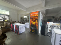 Stand d'exposition modulaire portable avec éclairage, étagère et table intégrées pour salon professionnel