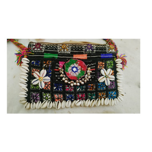 Pochette élégante en tissu Banjara de style Boho de la boutique en ligne de Jaipur pour les occasions de soirée - Product Image 4