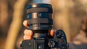 Lente Estándar de Fotograma Completo Sony FE 85mm F1.4 GM (SEL85F14GM)/ FE 20-70mm F4 (SEL2070G) 100% Nueva - Product Image 6