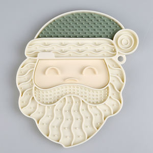 Gamelle pour chien en silicone Père Noël anti-glouton, étanche, motif uni, design de Noël - Product Image 1