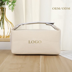 Pochette Cosmetica da Viaggio Leggera in Tela Rosa Portatile con Logo Personalizzato, Organizer per Trucchi e Articoli da Toilette - Product Image 2