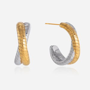 Boucles d'oreilles Huggie en acier titane, design géométrique bicolore, pour femme, bijoux cadeau - Product Image 1