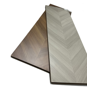 Suelo <span class=keywords><strong>Laminado</strong></span> OEM de Madera con Diseño de Espina de Pescado de 12 mm, Patrón Chevron, Textura EIR, Impermeable, para Villas <span class=keywords><strong>y</strong></span> Apartamentos de Lujo - Product Image 2