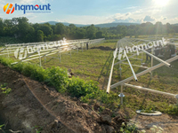Structure de montage au sol solaire en aluminium, avec poteaux de foulochage robustes en acier C et U, revêtement HQ Mount ZM, et poteaux à vis anti-corrosion de qualité supérieure