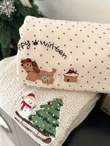 Vente en gros Couvertures en mousseline de coton personnalisées douillettes 3 couches avec broderie en gaze Couvertures de réception pour enfants - Product Image 2