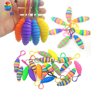 พวงกุญแจของเล่นบรรเทาความเครียดรูปหนอนผีเสื้อสีสันสดใสสำหรับวัยรุ่นของเล่นระบายอากาศได้ทุกเพศ - Product Image 1