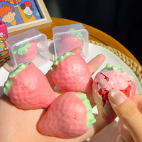 Jouet Squishy Fraise Croustillante WAX, Jouet à Presser Fraise Blanche Kawaii pour Cadeaux Esthétiques, Cadeau Romantique de la Saint-Valentin