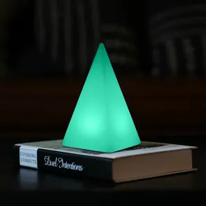 Sıcak satış gece lambası masa lambası masa lambası şarj edilebilir piramit şekli LED lamba mısır pazarı için dekorasyon piramit ışık